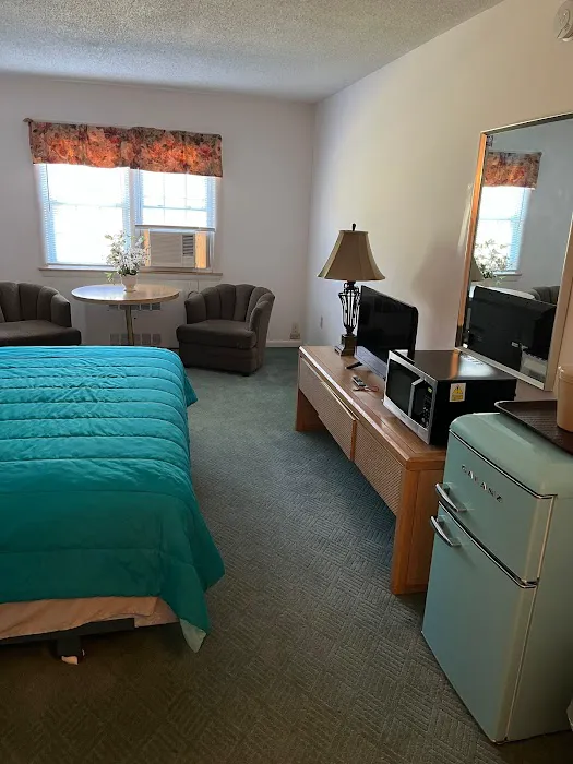 GRAND LAKE HOTEL 4