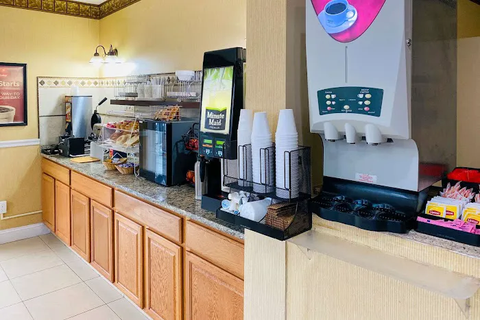 Econo Lodge Inn & Suites Old Saybrook - Westbrook 5