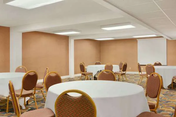 Baymont by Wyndham Latham Albany Airport 4