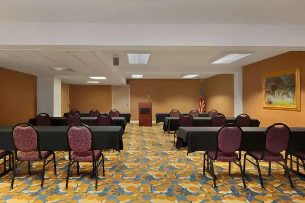 Baymont by Wyndham Latham Albany Airport 4