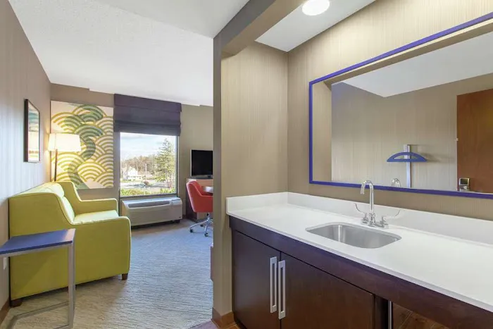 Hampton Inn & Suites Albany-Airport 4