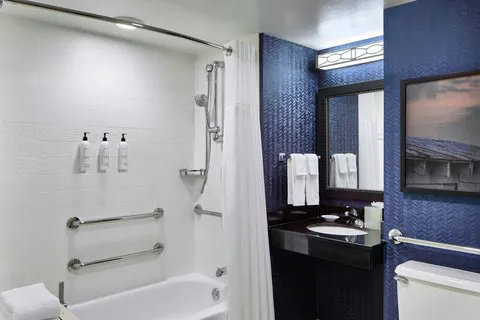 Fairfield Inn and Suites Rochester East 4