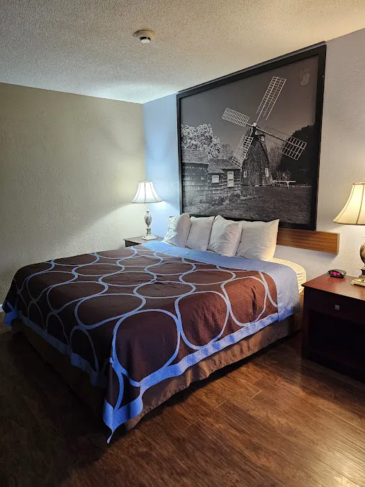 Super 8 by Wyndham Webster/Rochester 4