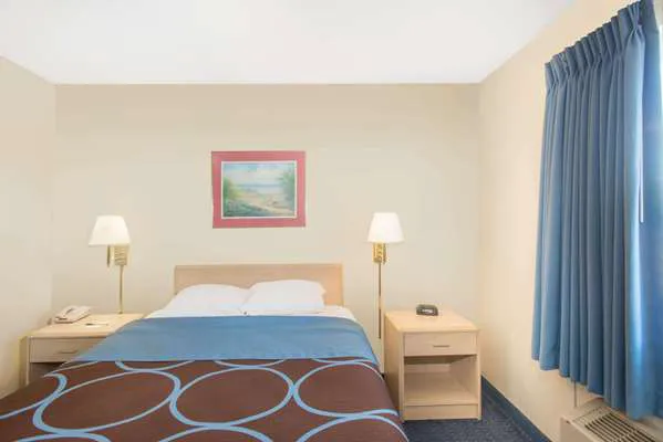 Super 8 by Wyndham Webster/Rochester 4