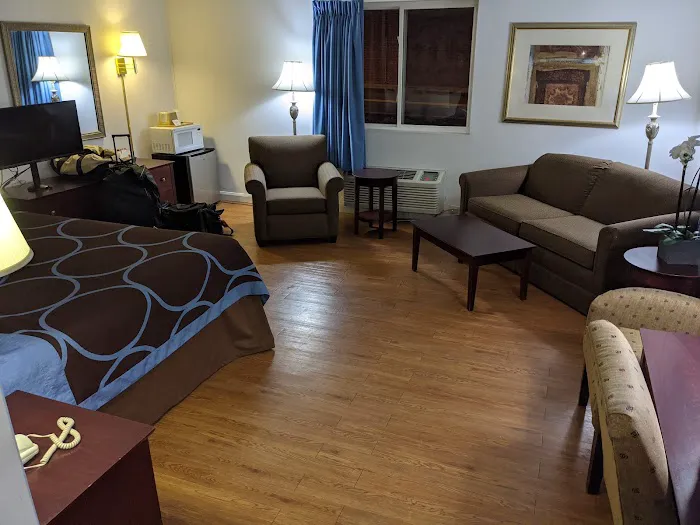Super 8 by Wyndham Webster/Rochester 4