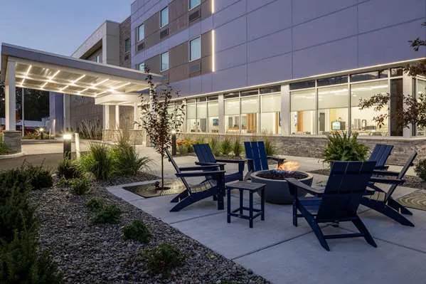 Microtel Inn & Suites by Wyndham Macedon 4
