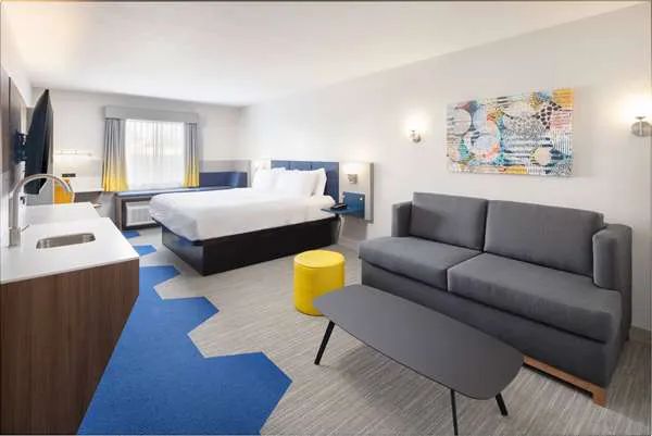 Microtel Inn & Suites by Wyndham Macedon 4