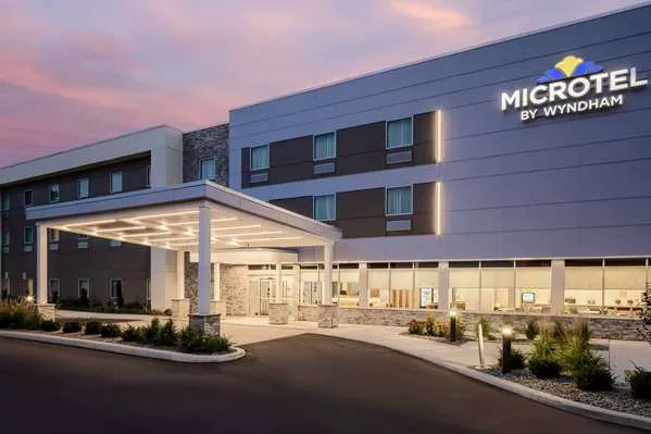 Microtel Inn & Suites by Wyndham Macedon 4