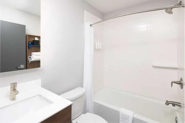 Microtel Inn & Suites by Wyndham Macedon 4