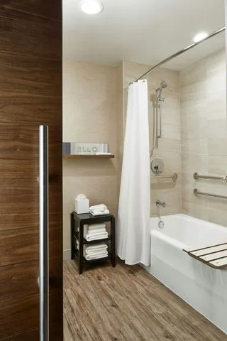 The Del Monte Lodge Renaissance Rochester Hotel & Spa 4