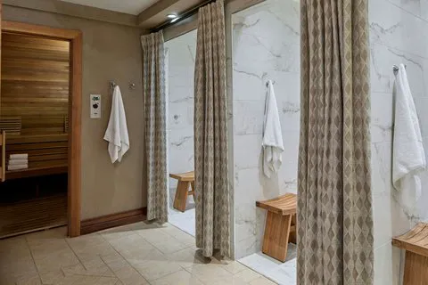 The Del Monte Lodge Renaissance Rochester Hotel & Spa 4