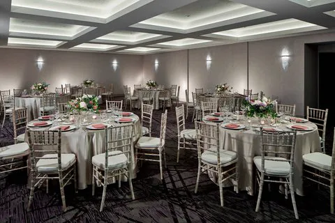 The Del Monte Lodge Renaissance Rochester Hotel & Spa 4