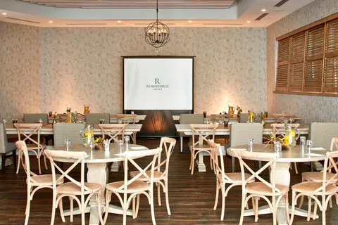 The Del Monte Lodge Renaissance Rochester Hotel & Spa 4