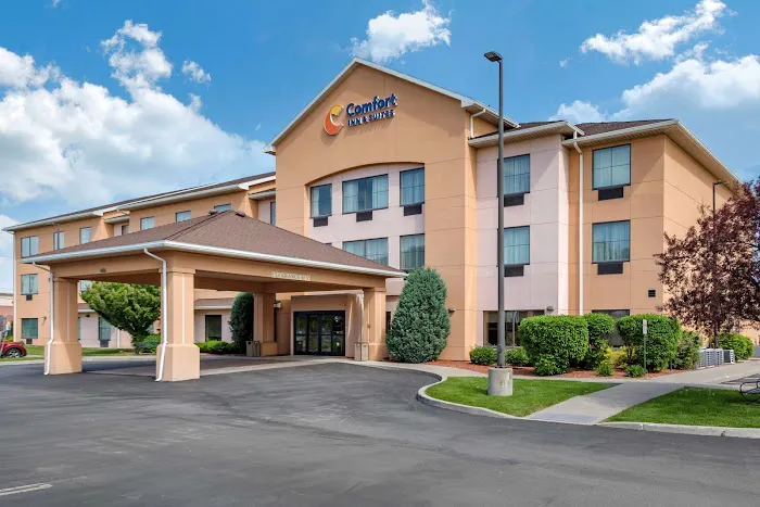 Comfort Inn & Suites Farmington - Victor 4