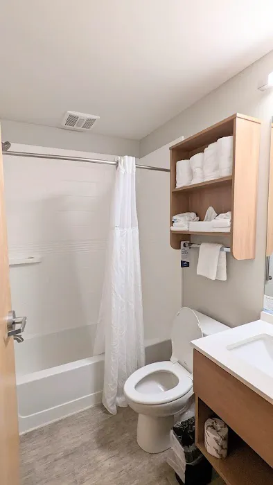 Microtel Inn & Suites by Wyndham Farmington 4