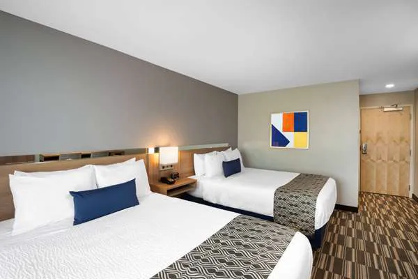 Microtel Inn & Suites by Wyndham Farmington 4