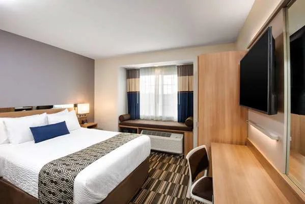 Microtel Inn & Suites by Wyndham Farmington 4
