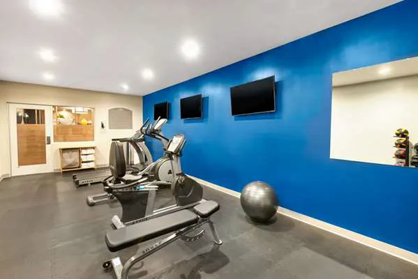 Microtel Inn & Suites by Wyndham Farmington 4