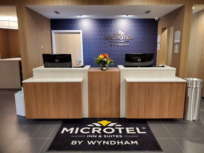 Microtel Inn & Suites by Wyndham Farmington 4