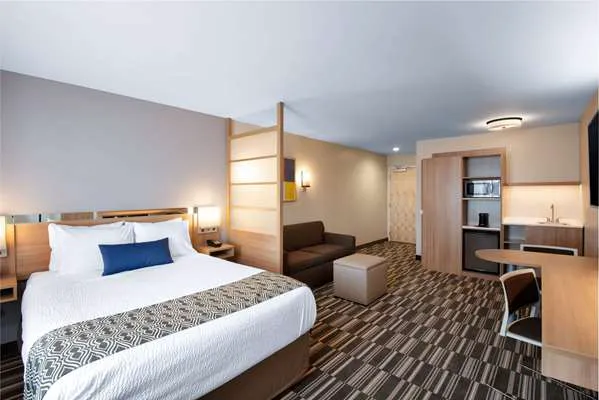 Microtel Inn & Suites by Wyndham Farmington 4