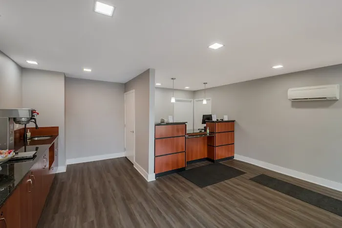 Americas Best Value Inn Farmington 4