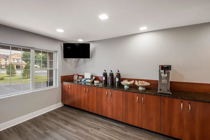 Americas Best Value Inn Farmington 4