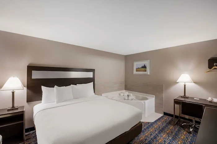 Americas Best Value Inn Farmington 4
