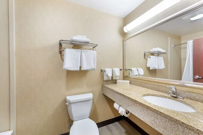 Best Western Plus Victor Inn & Suites 4