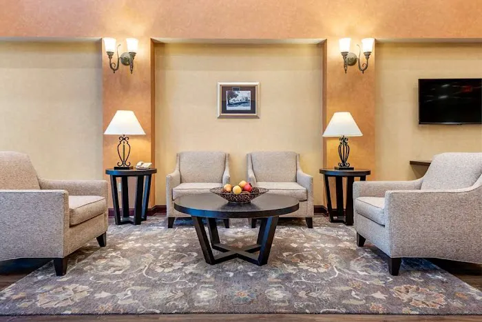 Best Western Plus Victor Inn & Suites 4