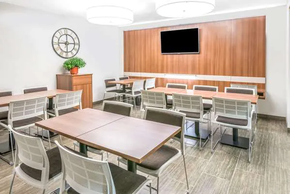Microtel Inn & Suites by Wyndham Victor/Rochester 4