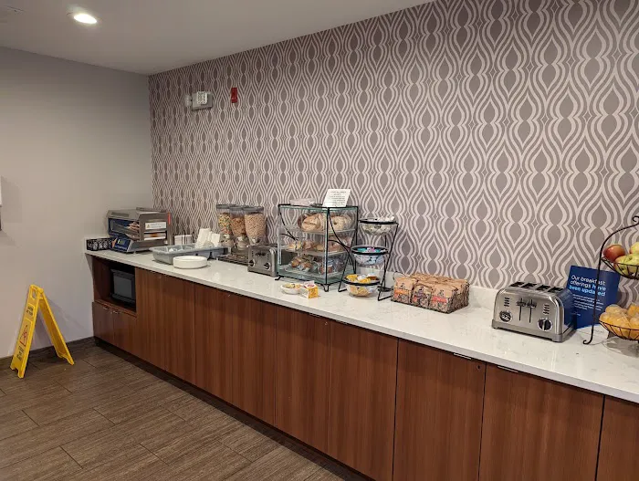 Microtel Inn & Suites by Wyndham Victor/Rochester 4