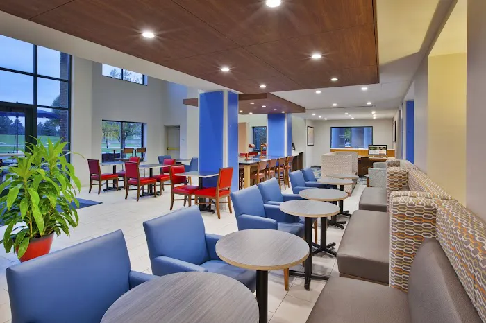 Holiday Inn Express & Suites Rochester-Victor by IHG 4