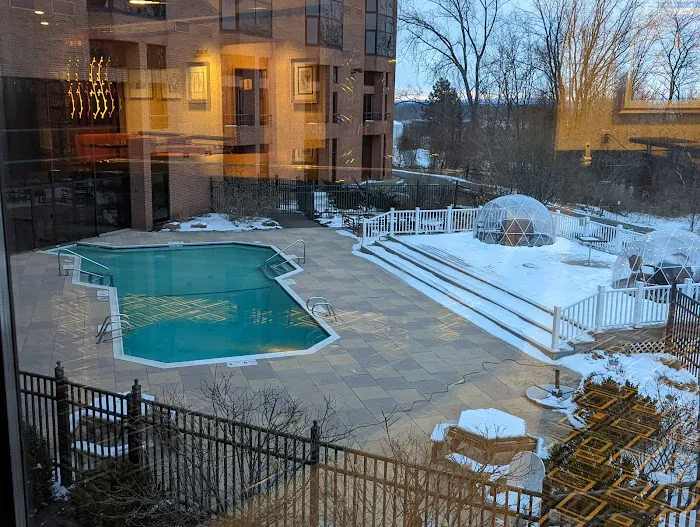 The Lodge at Woodcliff 4