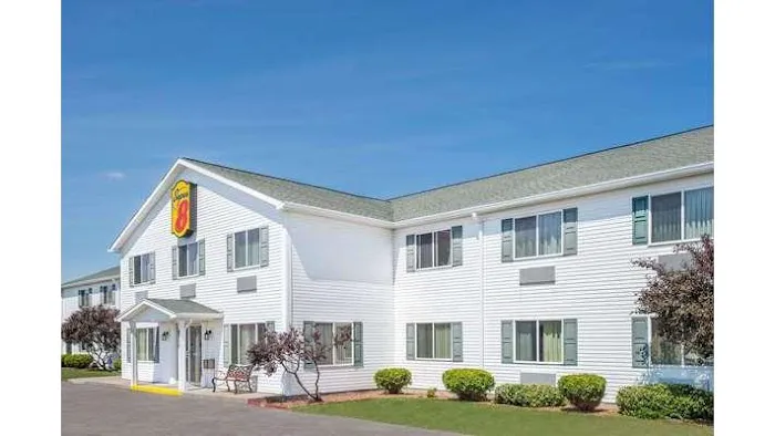 Super 8 by Wyndham Canandaigua 4