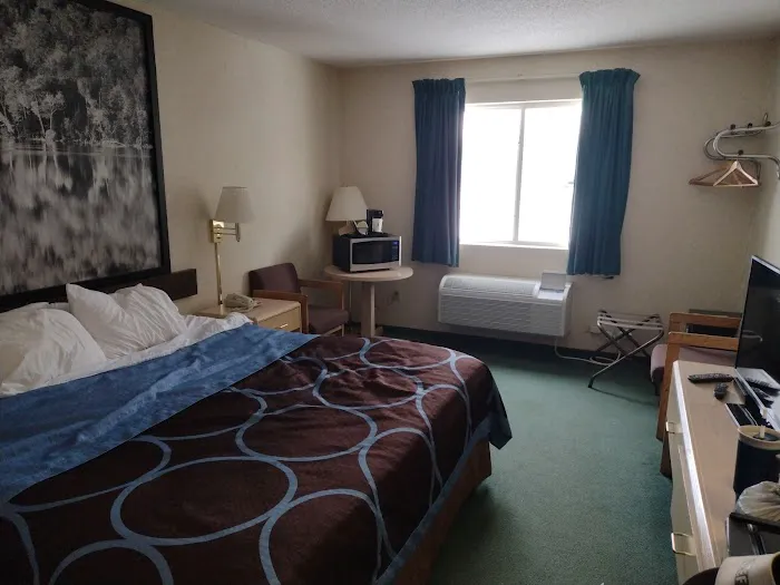 Super 8 by Wyndham Canandaigua 4