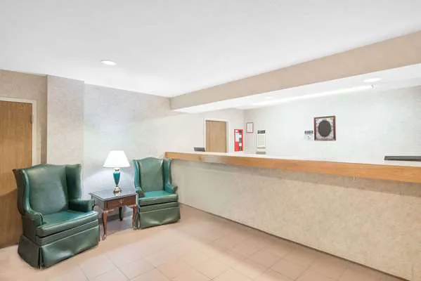 Super 8 by Wyndham Canandaigua 4