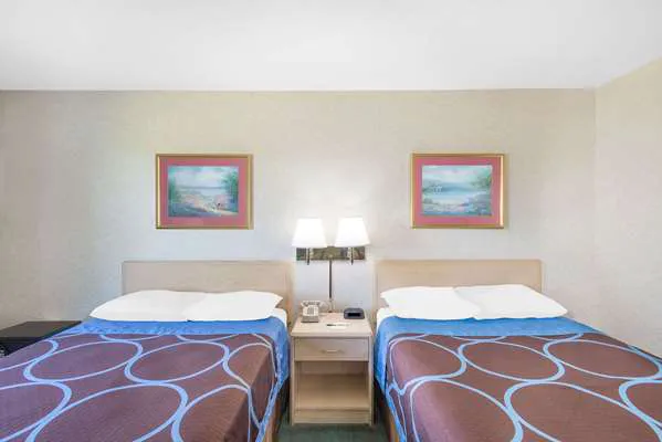 Super 8 by Wyndham Canandaigua 4