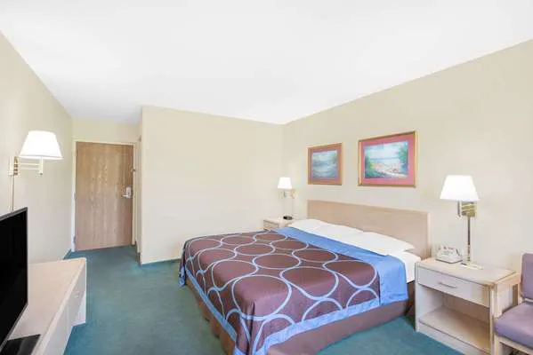 Super 8 by Wyndham Canandaigua 4