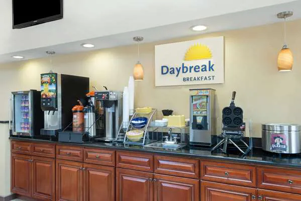 Days Inn by Wyndham Geneva/Finger Lakes 4