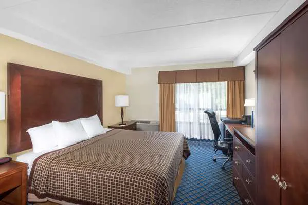 Days Inn by Wyndham Geneva/Finger Lakes 4
