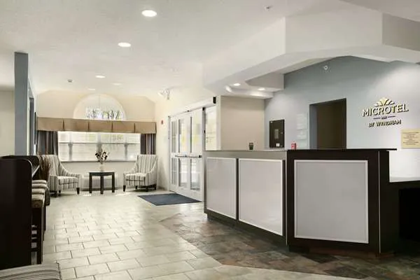 Microtel Inn & Suites by Wyndham Geneva 4