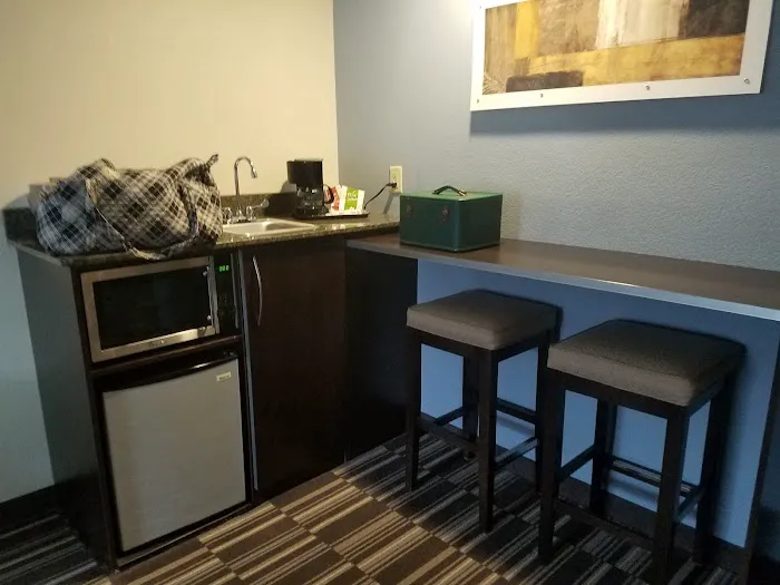 Microtel Inn & Suites by Wyndham Geneva 4