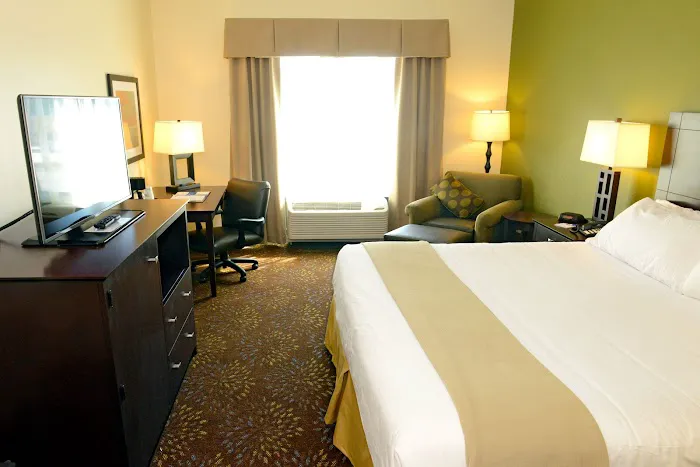 Holiday Inn Express & Suites Geneva Finger Lakes by IHG 4