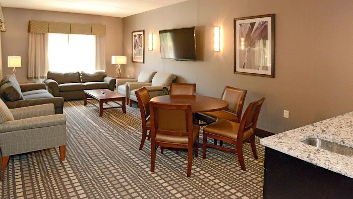 Holiday Inn Express & Suites Geneva Finger Lakes by IHG 4