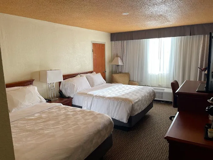 Cortina Inn 5