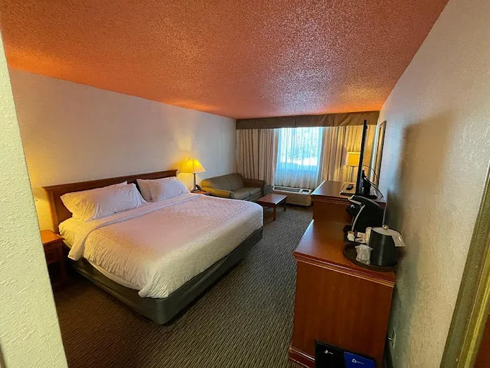 Cortina Inn 5
