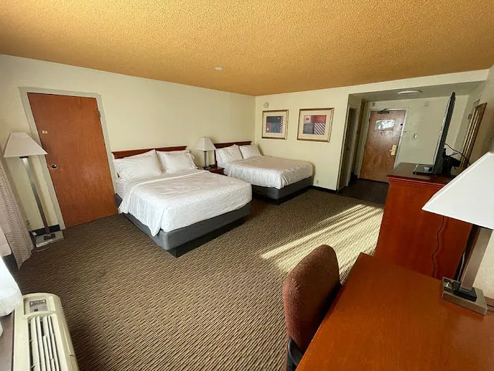 Cortina Inn 5