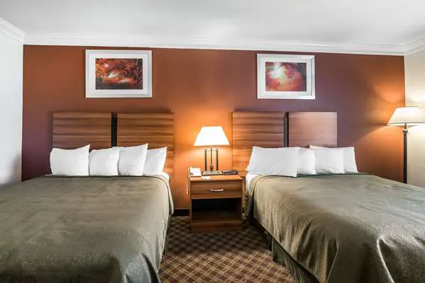 Quality Inn 4