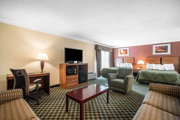 Quality Inn 4