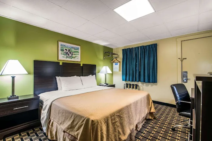 Rodeway Inn 4